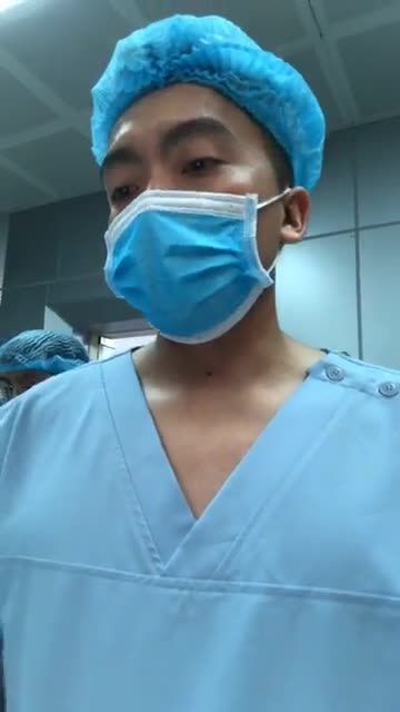 Không có ngực nào bé chỉ là tại chưa làm