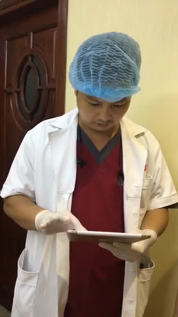 Khách hàng nâng ngực sau 2 ngày phẫu thuật