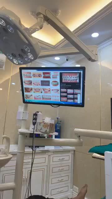 Niềng Răng chưa bao giờ là muộn .