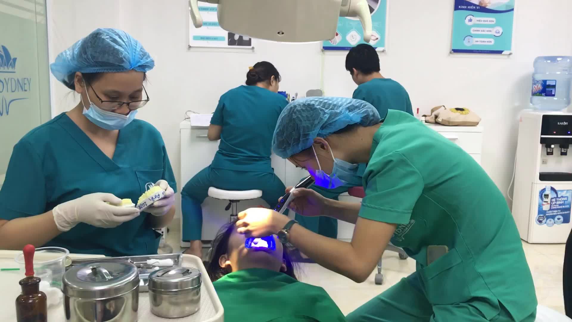 Case gắn mắc cài cho bệnh nhân T. M. A - 15 tuổi ở Thanh Xuân