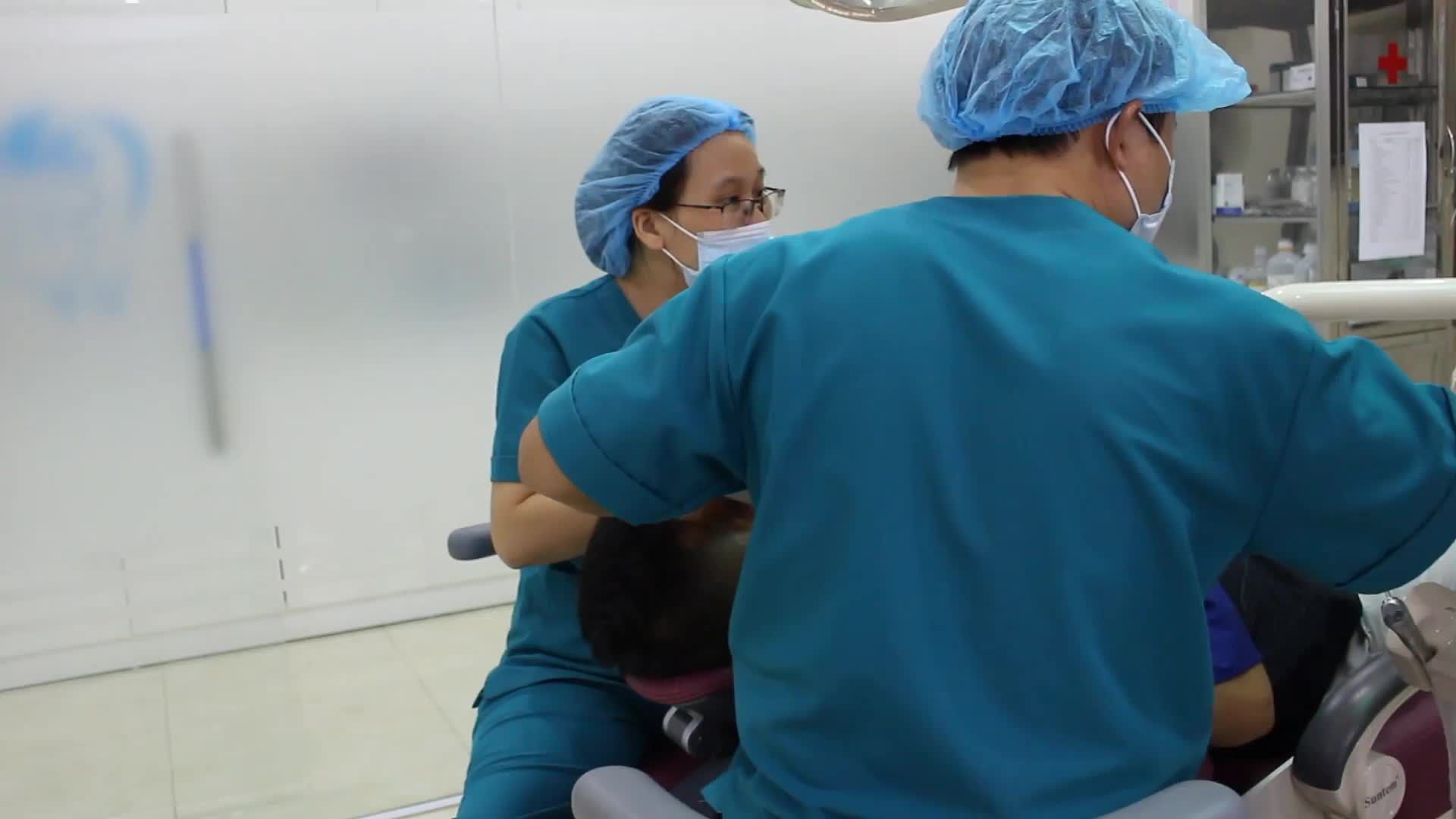 Case lắp 21 răng sứ thẩm mỹ Emax Đức cho bệnh nhân N. Q.T 36 tuổi ở Hưng Yên