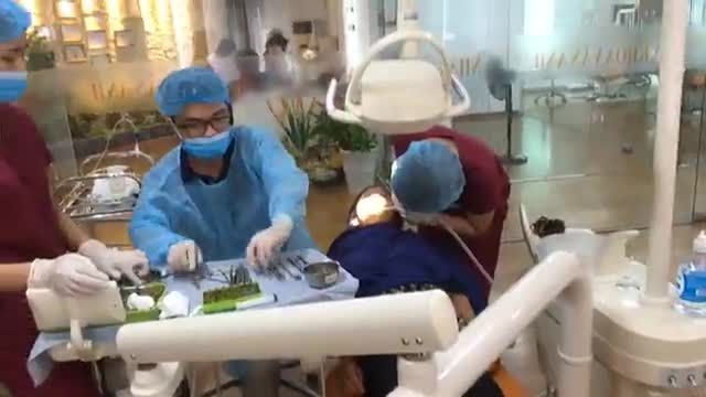 Mỗi ngày 1 ca trồng răng IMPLANT