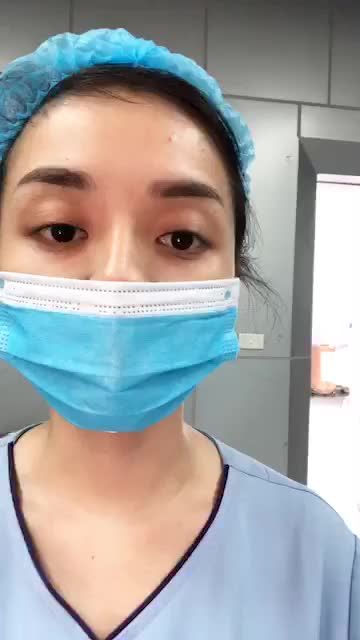 Khách hàng cắt mí sau 2 tuần và quay trở lại thực hiện tạo hình thành bụng