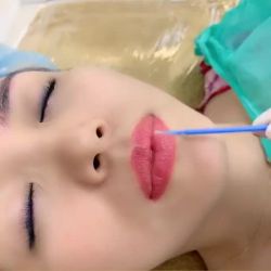 "CỰC PHẨM" PHUN MÔI LÊN MÀU SAU 1 THÁNG, TRỰC TIẾP CHỦ TỊCH HĐQT XUÂN HƯƠNG THỰC HIỆN ➡️ SẮC HỒNG CAM ĐƯỢC PHÁI ĐẸP YÊU THÍCH NHẤT HIỆN NAY