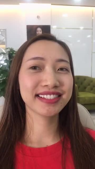 NỮ KHÁCH HÀNG THỰC HIỆN COMBO 16 RĂNG SỨ CERAMILL