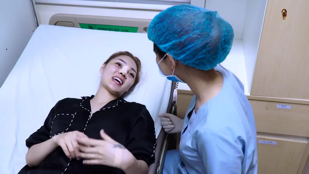 Cả nhà còn nhớ bạn Hương Ly sau 8 ngày nâng mũi tại Spa đã tìm đến bác sĩ không ạ?