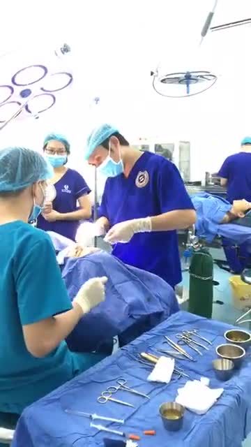Không khí làm việc ngay lúc này của các bác sĩ tại Thẩm mỹ Quốc tế VQ!