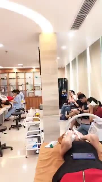 Không khí làm việc tại phòng laser thẩm mỹ Hoàng Tuấn