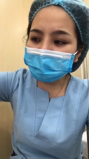 Khách hàng đã nâng ngực và tạo hình thành bụng quay lại nâng mũi