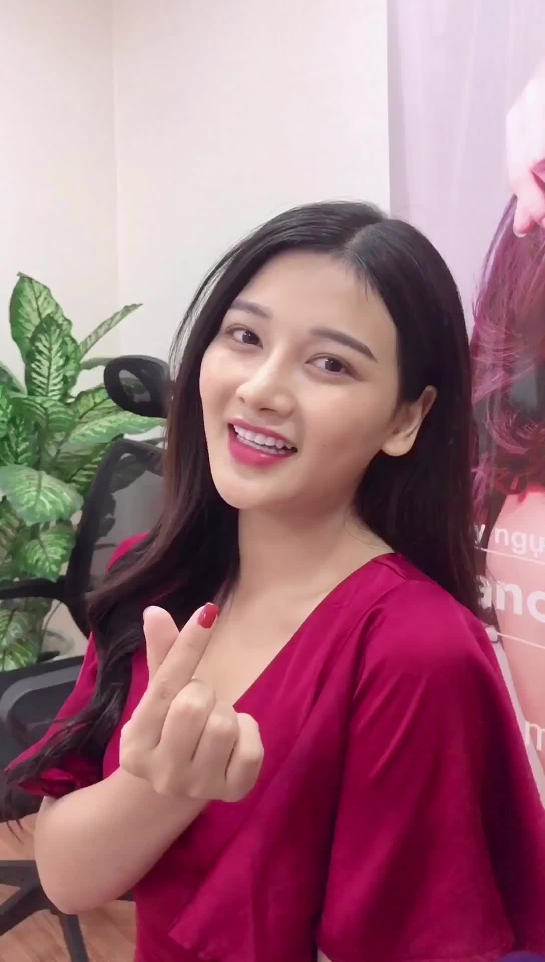 Cả nhà có đoán được khách hàng xinh đẹp này đã thực hiện dịch vụ gì nhà bsi không ạ?