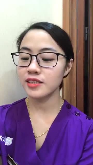 Cuối ngày rồi bác sĩ vẫn còn tất bật đây ạ!