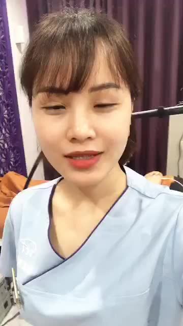Da tổn thương, để lại sẹo do phương pháp điều trị nám sai cách.