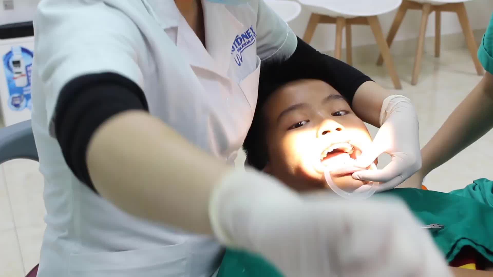 Case gắn mắc cài kim loại cho bệnh nhân L.C.T - 13 tuổi ở Thái Nguyên