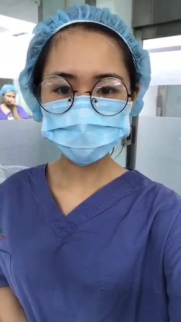 Khách hàng nữ 48 tuổi ngực hơi chảy xệ không đều, nâng vòng 1 đường nách túi Motiva size 335-355 cc