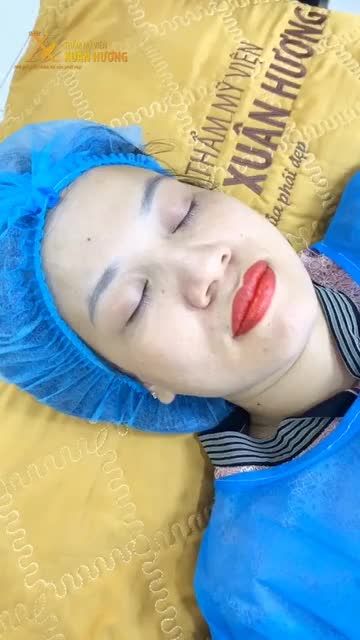 KHÁCH HÀNG PHUN MÔI THỨ 27 TRONG NGÀY, MÔI THÂM XỈN NAY ĐƯỢC KHOÁC "MÀU ÁO MỚI" ĐỎ CAM
