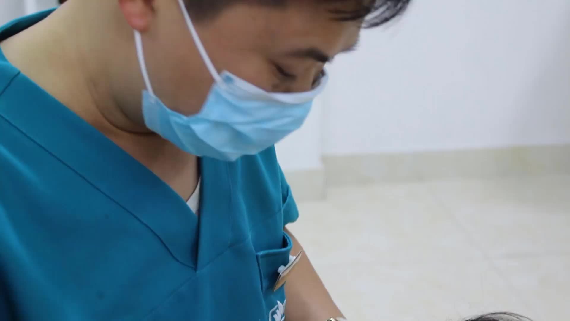 Gắn mắc cài kim loại thông minh cho bệnh nhân N. T. H - 21 tuổi ở Thái Bình