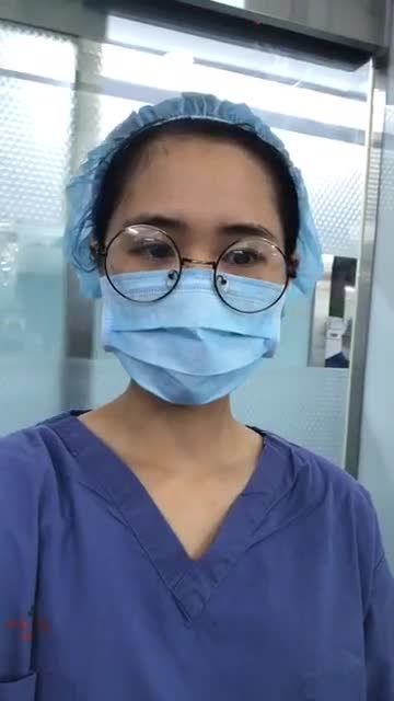 Đặt túi Motiva Nano chip Ergonomix size 320-300 cc đường nách ở khách hàng nữ 30 tuổi