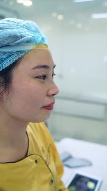 Cùng ngắm nhìn kết quả của vị khách vừa thực hiện xong nâng Mũi Demi 5D dáng mũi tự nhiên, tạo cảm giác nhẹ nhàng, phù hợp với gương mặt Châu Á.