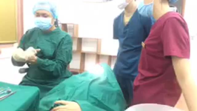 Cắm chân răng nhân tạo Implant R46 cho chị Hoa