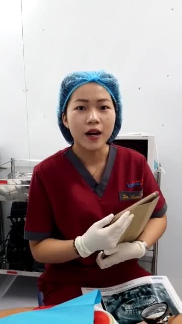 KHÁCH HÀNG NIỀNG RĂNG MẮC CÀI