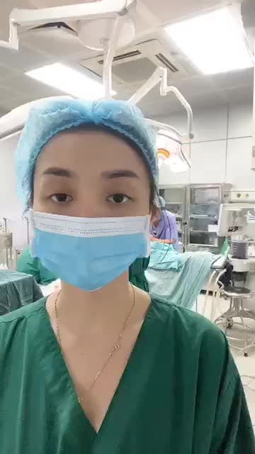 Sau thực hiện nâng ngực, hạ gò má, khách hàng quá hài lòng và quay trở lại tiếp tục nâng cấp V2.
