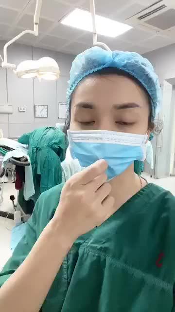 Bụng chảy xệ, chùng nhão, rạn da nhiều và sự thay đổi sau 2 giờ phẫu thuật.