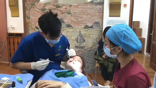 Gắn mắc cài chỉnh nha răng lệch lạc cho bạn Phấn đến từ Tuyên Quang.