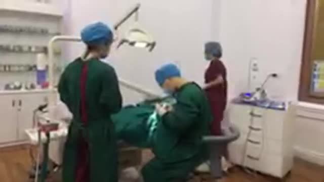 Cắm chân răng nhân tạo Implant cho chú Hùng tại Nha Khoa Thuỳ Anh.