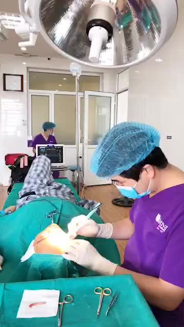 Phẫu thuật treo cung mày phù hợp cho những khách hàng nào?