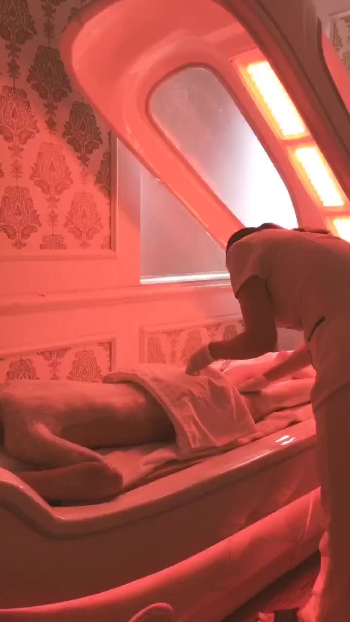 Da trắng hồng sáng mịn hơn với tắm trắng phi thuyền Hi white 3D.