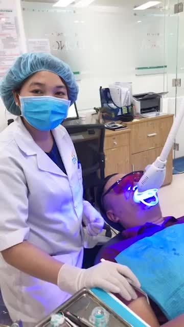 Kết quả Khách hàng nam tìm tới bệnh viện thẩm Mỹ Đông Á để thực hiện dịch vụ combo tẩy trắng răng và cạo vôi răng