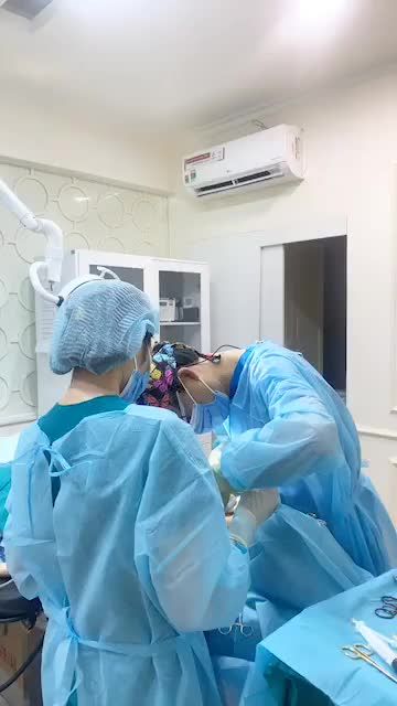 Cận cảnh thực hiện Combo Nâng mũi cấu trúc sụn Surgiform và treo cung mày cho chị Diệu Hoa 35 tuổi