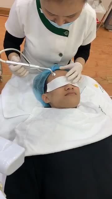 Đánh bay mụn chỉ sau 4 lần điều trị mụn bằng công nghệ Acne Remove tại BVTM Đông Á