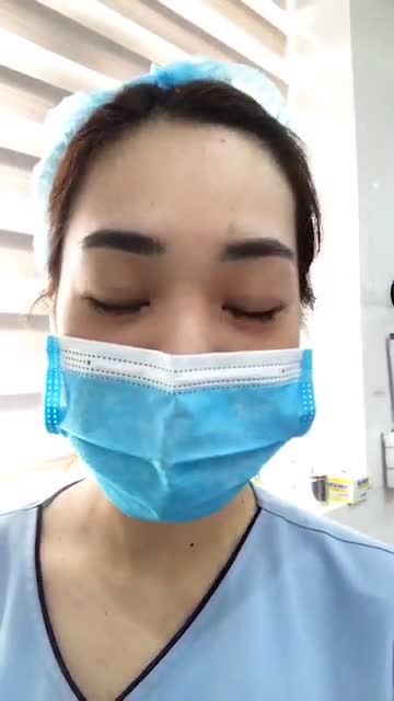 Quá trình phẫu thuật treo cung mày, giúp khách hàng trẻ ra rất nhiều và mí bớt nặng.