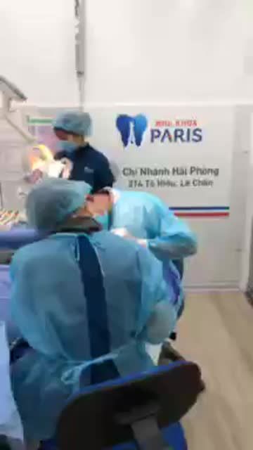 Nha khoa Paris Hải Phòng - Cấy ghép 2 trụ Implant Thụy Sỹ cho bác khách hàng lớn tuổi Lương Thành Tâm do bác sỹ Mai Thế Thanh trực tiếp thực hiện .