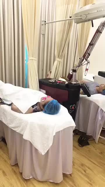 Sẹo lồi do nổ bình ga, tàn phá khuôn mặt chị. Cùng theo dõi quá trình điều trị của khách hàng hiệu quả như thế nào nhé!