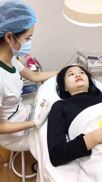 Hô biến lông mày thưa, ngang,... thành dáng lông mày cong Thái siêu tự nhiên với công nghệ Phun thêu mày siêu vi điểm 3D tại BVTM Đông Á chi nhanh 212 Kim Mã - Ba Đình - HN