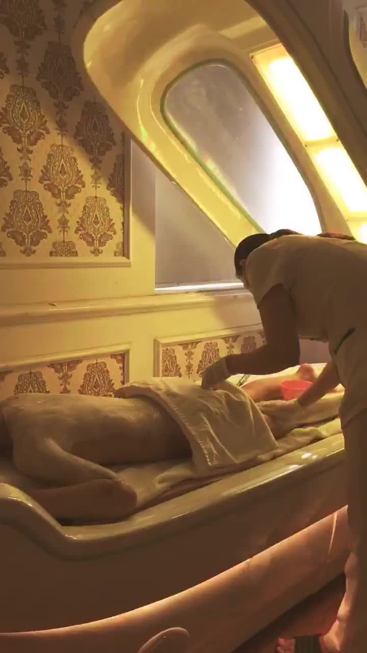 Da đều màu mịn màng hơn sau 1 buổi nằm máy phi thuyền