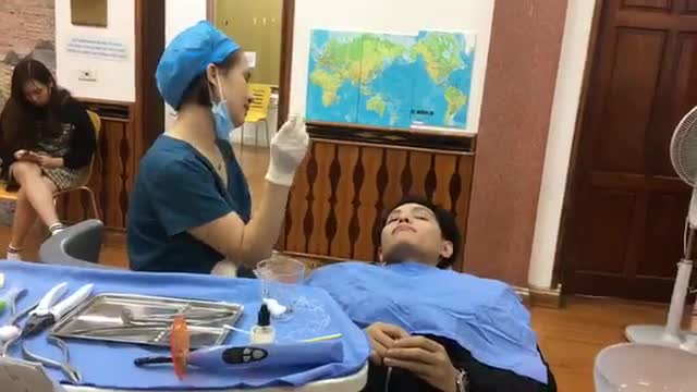 Tháo mắc cài cho bạn Việt Anh. Còn gì mong đợi hơn khi ngày tháo mắc cài đã đến.