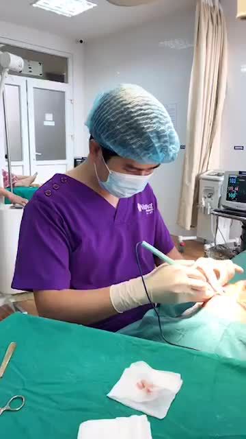 Combo treo cung mày + cắt mí dưới. Có chị em nào quan tâm đến 2 dịch vụ này thì cùng theo dõi với bsi nhé.