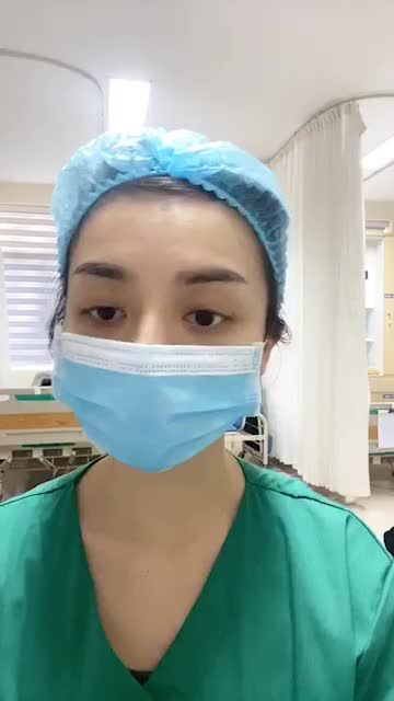 Bà mẹ 2 con với tình trạng bụng rạn, da nhăn nheo.