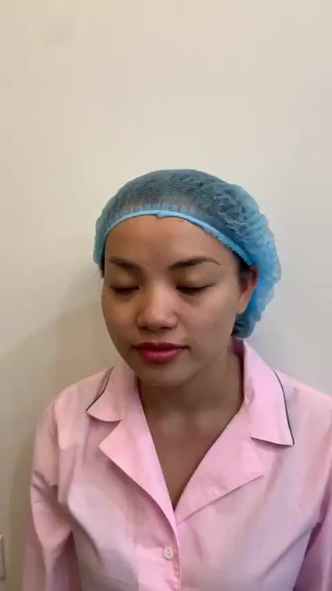 Chúng ta hãy cùng giành ít phút để gặp gỡ chị THU TRANG và xin một chút cảm nghĩ trước khi thực hiện nâng mũi nào