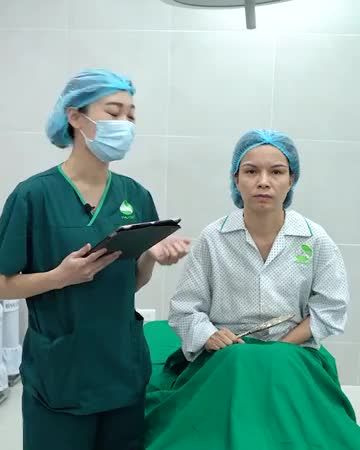 Sự hài lòng về KẾT QUẢ mỹ mãn của chị Kh vừa thực hiện xong Nâng cung mày NanoCell 4.0 là động lực tiếp thêm sức mạnh cho Thu Cúc