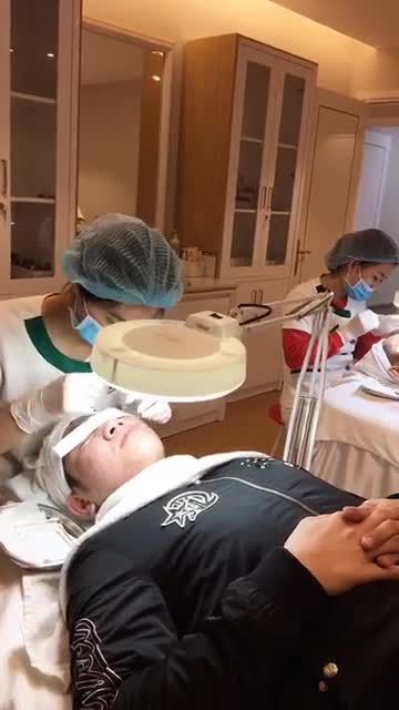 Buổi liệu trình điều trị mụn ẩn mụn viêm bằng công nghệ Acne Plus tại BVTM Đông Á ??