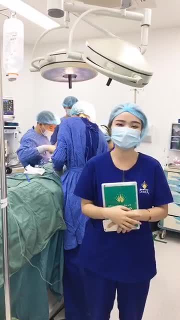 Theo chân Bác sĩ PTTM trong quá trình PT Căng da mặt tại BVTM Đông Á