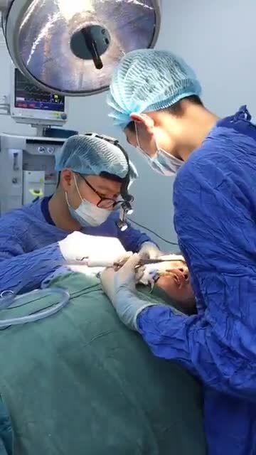 Kết quả sau 2 tiếng thực hiện dịch vụ Căng da mặt ??  tại BVTM Đông Á