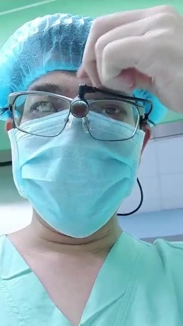 Nâng ngực nội soi chân không Túi bên trái 360cc, bên phải 360cc Quá đẹp cho em gái 1 con