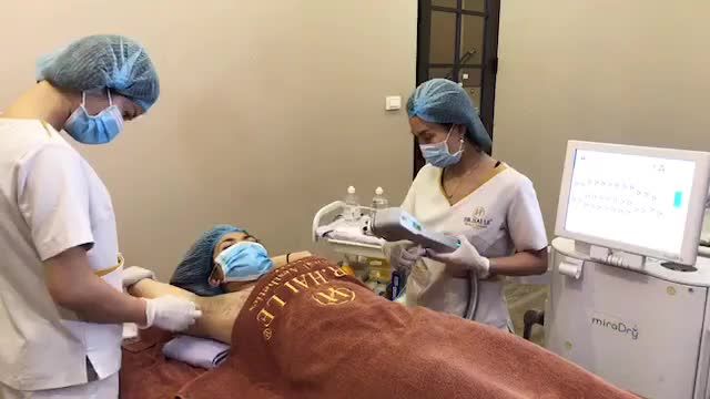 TRỊ TĂNG TIẾT MỒ HÔI BẰNG CÔNG NGHỆ DOUBLE MIRADRY giúp loại bỏ đến tận gốc tình trạng mồ hôi.