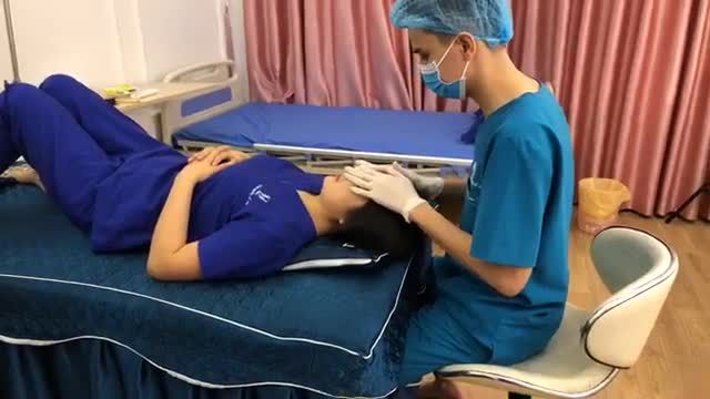 Hotgirl phòng mổ sau 5 ngày Nâng mũi Softline tại Dr Vũ Quang.