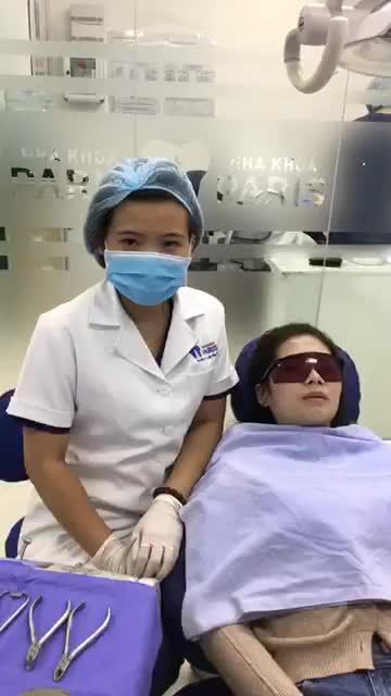 KH thăm khám liệu trình chỉnh nha mắc cài kim loại tự buộc sau 5 tháng nhổ răng tại nha khoa Paris Quang Trung.
